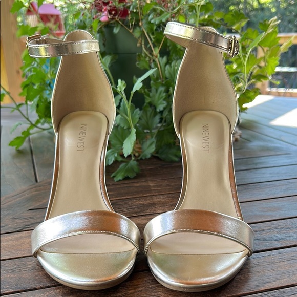 Nine West Gold High Heel Pumps -8M JT - Picture 2 of 8